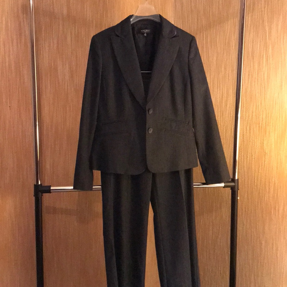 FINAL! Must go by 8/15 Nine West Suit - Picture 2 of 2